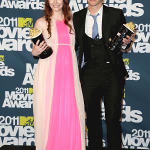 Bryce Dallas Howard and Xavier Samuel at event of 2011 MTV Movie Awards (2011)