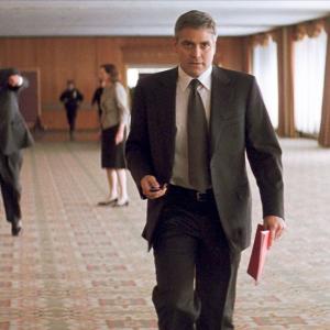 Still of George Clooney, Sydney Pollack and Ken Howard in Michael Clayton (2007)