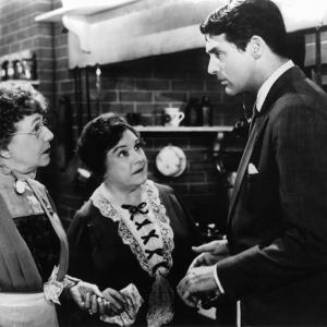 Still of Cary Grant, Jean Adair and Josephine Hull in Arsenic and Old Lace (1944)