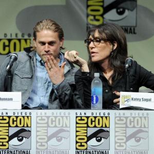 Katey Sagal and Charlie Hunnam at event of Sons of Anarchy (2008)