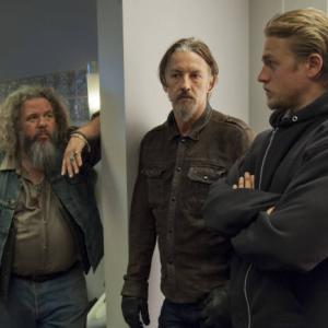 Still of Charlie Hunnam and Mark Boone in Sons of Anarchy (2008)