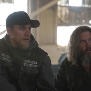 Still of Charlie Hunnam and Mark Boone in Sons of Anarchy (2008)