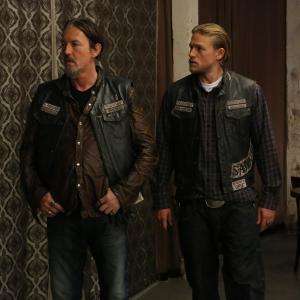 Still of Tommy Flanagan and Charlie Hunnam in Sons of Anarchy 2008