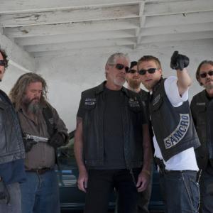 Still of Ron Perlman, Mark Boone Junior, Kim Coates, Tommy Flanagan, Charlie Hunnam and Ryan Hurst in Sons of Anarchy (2008)