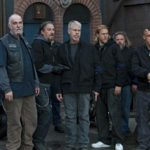 Still of Ron Perlman, Mark Boone Junior, Tommy Flanagan, Charlie Hunnam, Ryan Hurst and Theo Rossi in Sons of Anarchy (2008)