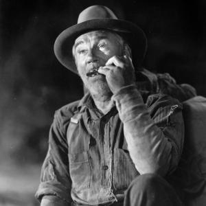 Still of Walter Huston in The Treasure of the Sierra Madre (1948)