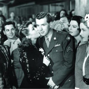 Still of Robert Hutton and Joan Leslie in Hollywood Canteen (1944)