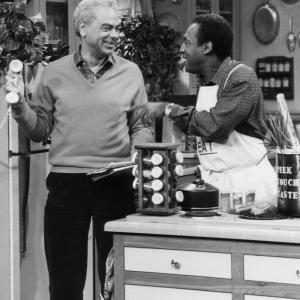 Still of Bill Cosby and Earle Hyman in The Cosby Show (1984)