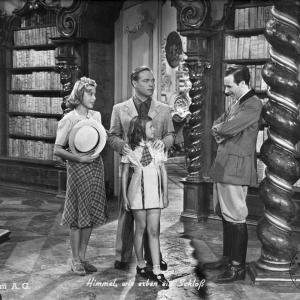 Still of Hans Brausewetter, Richard Häussler and Anny Ondra in Himmel, wir erben ein Schloß (1943)