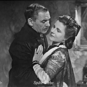Still of Attila Hörbiger and Paula Wessely in Späte Liebe (1943)