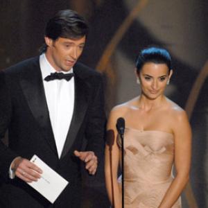 Penélope Cruz and Hugh Jackman at event of The 79th Annual Academy Awards (2007)
