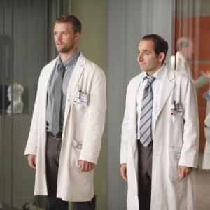 Still of Peter Jacobson and Jesse Spencer in Hausas 2004