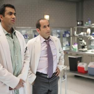 Still of Peter Jacobson and Kal Penn in Hausas 2004