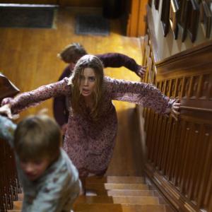 Kathy MELISSA GEORGE flees upstairs with her children Chris JIMMY BENNETT and Billy JESSE JAMES in THE AMITYVILLE HORROR