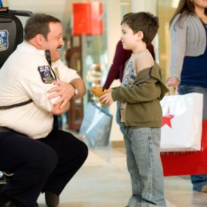 Still of Kevin James and Dylan Clark Marshall in Paul Blart: Mall Cop (2009)