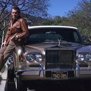 DAVID JANSSEN AT HOME IN BEVERLY HILLS WITH HIS 1973 ROLLS ROYCE / 1973