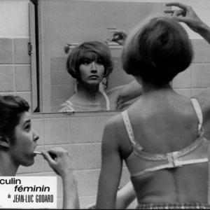 Still of Catherine-Isabelle Duport and Marlène Jobert in Masculin féminin (1966)