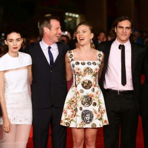 Joaquin Phoenix, Spike Jonze, Scarlett Johansson, Vincent Landay, Rooney Mara and Megan Ellison at event of Ji (2013)