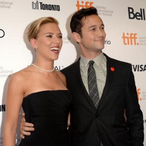 Joseph GordonLevitt and Scarlett Johansson at event of Don Zuanas 2013