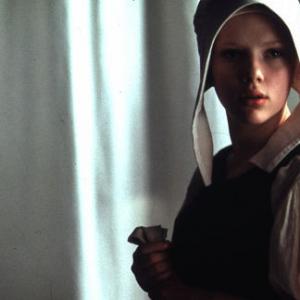 Still of Scarlett Johansson in Mergina su perlo auskaru (2003)