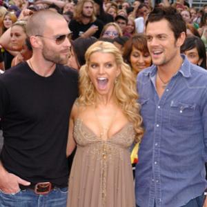 Seann William Scott, Jessica Simpson and Johnny Knoxville at event of The Dukes of Hazzard (2005)