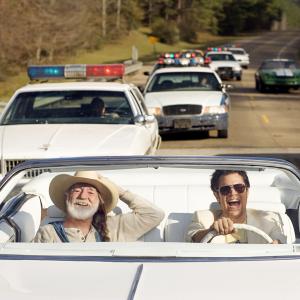 Still of Willie Nelson and Johnny Knoxville in The Dukes of Hazzard (2005)