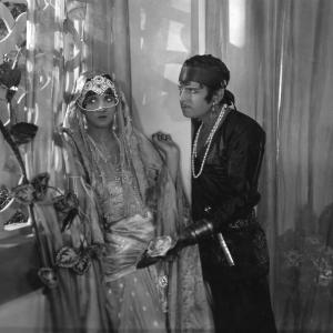 Still of Douglas Fairbanks and Julanne Johnston in The Thief of Bagdad (1924)