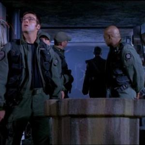 Still of Richard Dean Anderson, Christopher Judge, Michael Shanks and Amanda Tapping in Stargate SG-1 (1997)