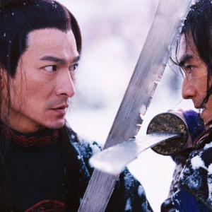 Still of Takeshi Kaneshiro and Andy Lau in Shi mian mai fu (2004)