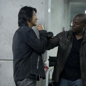 Still of Sung Kang and Tyrese Gibson in Greiti ir isiute 6 2013