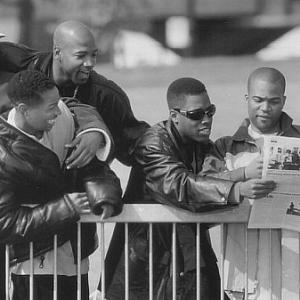 Still of Marlon Wayans Travis Ford Kadeem Hardison Jack Karuletwa Lorenzo Orr and Chris Spencer in The Sixth Man 1997