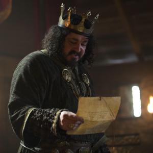 Ivan Kaye as King Aelle in Vikings 2013