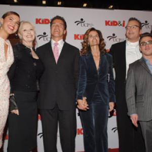 Jamie Lee Curtis, Arnold Schwarzenegger, Tom Arnold, Maria Shriver, Arielle Kebbel, Penelope Spheeris and Eric Gores at event of The Kid & I (2005)