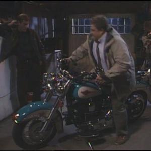 Still of John Goodman and Brian Kerwin in Roseanne (1988)