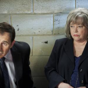 Still of Kathy Bates and Richard Kind in Harry's Law (2011)