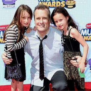 Benjamin King with his daughters at the 2014 RDMAs Nokia Theater Los Angeles