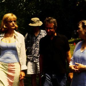 Tim Kirkman (center) directs Bonnie Hunt and Tess Harper in LOGGERHEADS.