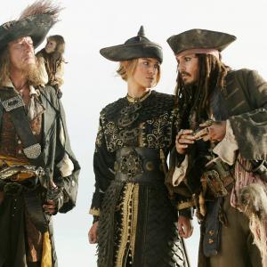 Still of Johnny Depp Geoffrey Rush and Keira Knightley in Karibu piratai pasaulio pakrasty 2007
