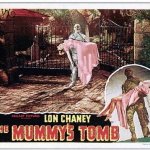 Lon Chaney Jr and Elyse Knox in The Mummys Tomb 1942