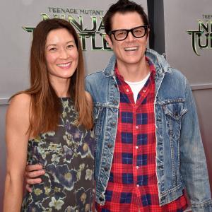 Johnny Knoxville and Naomi Nelson at event of Vezliukai nindzes (2014)
