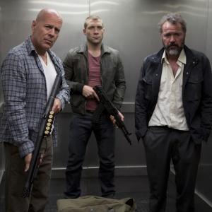 Still of Bruce Willis, Sebastian Koch and Jai Courtney in Kietas riesutelis. Puiki diena mirti (2013)