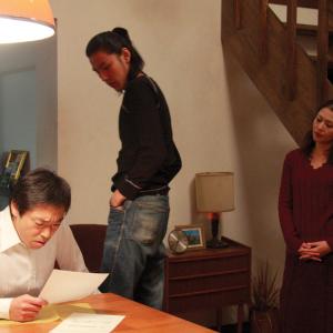 Still of Teruyuki Kagawa, Kyôko Koizumi and Yû Koyanagi in Tôkyô sonata (2008)