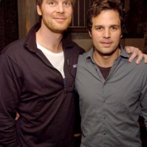 Peter Krause and Mark Ruffalo at event of We Dont Live Here Anymore 2004