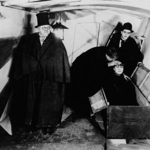 Still of Werner Krauss and Conrad Veidt in Das Cabinet des Dr. Caligari (1920)