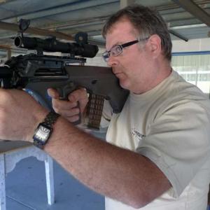 Using the Styer AUG assault rifle