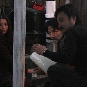 Still of Kyôko Koizumi, Kiyoshi Kurosawa and Kôji Yakusho in Tôkyô sonata (2008)