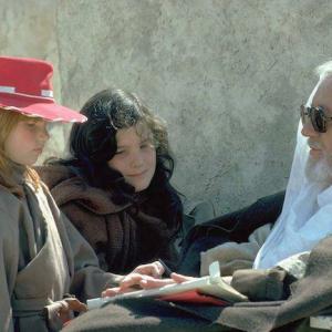 Tiffany Kurtz Melissa Kurtz Sir Alec Guinness on set of Star Wars 1975