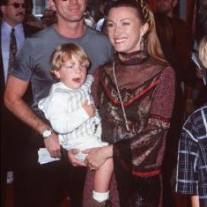 Jane Seymour and Joe Lando at event of Quest for Camelot 1998