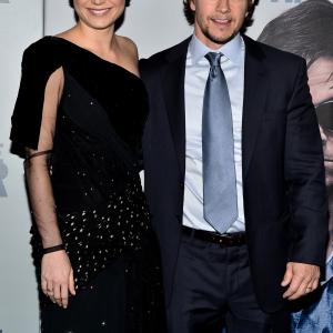 Mark Wahlberg and Brie Larson at event of The Gambler (2014)