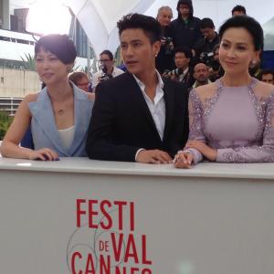 Carina Lau, Kun Chen and Flora Lau at event of Bends (2013)